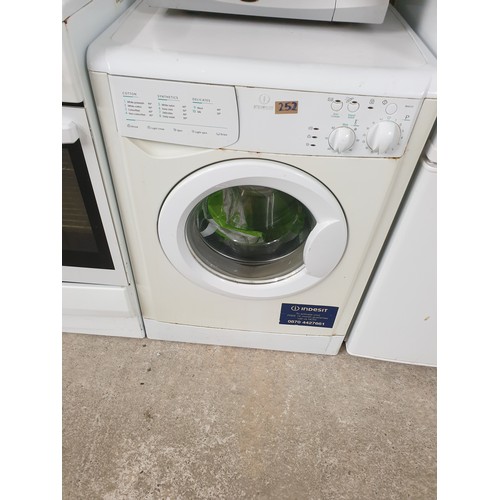 252 - An Indesit Washing Machine (Model W1A111)