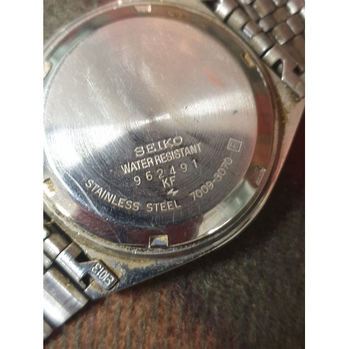 38 - Seiko 5 Automatic Wrist Watch Day And Date Calendar Ticks But Needs Service