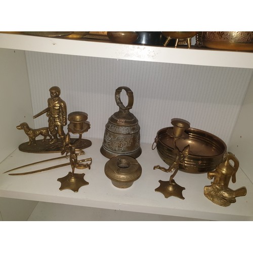 202 - 2 Shelves Of Brass And Metalware