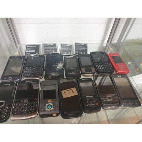 172 - Selection of Mobile Phones ect