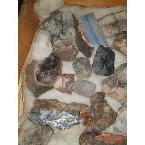 104 - Selection Of Qhartz And Crystal Rocks Etc