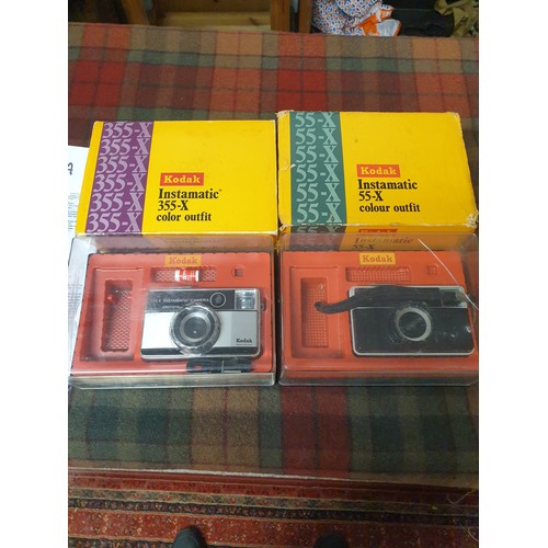 161A - Minolta 400 Si Camera With Flash And 2 Kodak 55X Instamatic Cameras In Original Cases