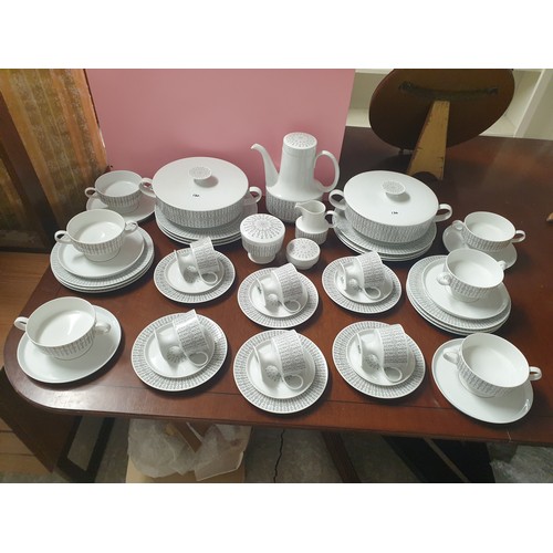 130 - Large Rosenthal Tea / Dinner Service To Include Tureens, Tea Pot Sugar And Crean And Spare Lid For T... 