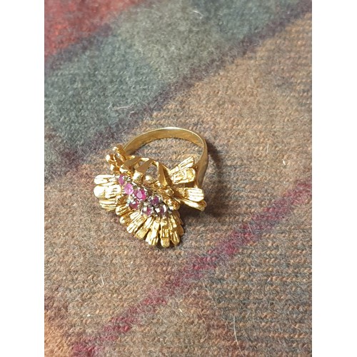 3 - 18 ct Gold Ruby Fan Effect Design Ring Size N 9.46g