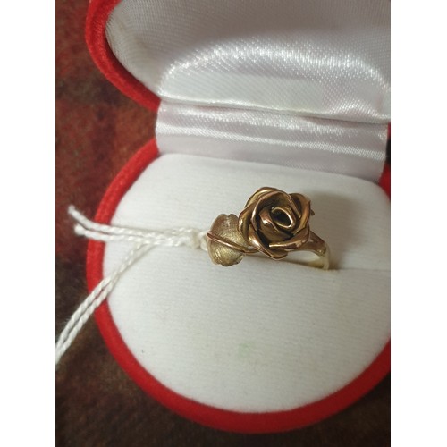 4 - 14 Ct Gold Flower Design Ring 3.05 g Size N