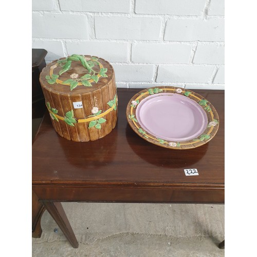 134 - George Jones Majolica Full Stilton Briarwood Pattern Cheese Dome With Resing Plate 30 x 31 cms