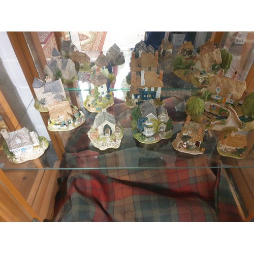 159 - Shelf Of Lilliput Lane Cottages etc