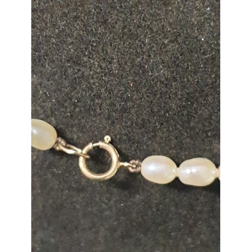 19 - 9ct Gold Vintage Pearl Necklace With Gold Clasp and Pendant With Droplet Pearl