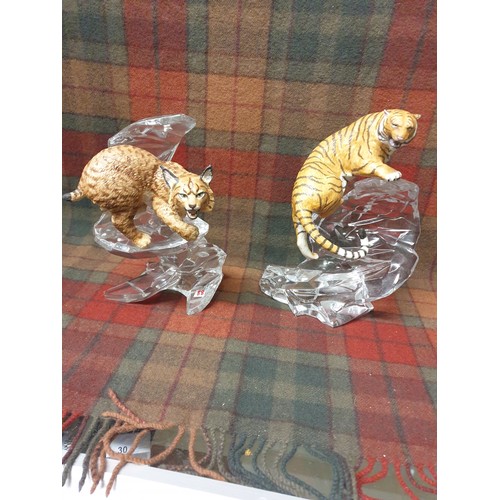 88 - Two Stunning Wild Cats Figures On Crystal Rocks Stand By Franklin Mint