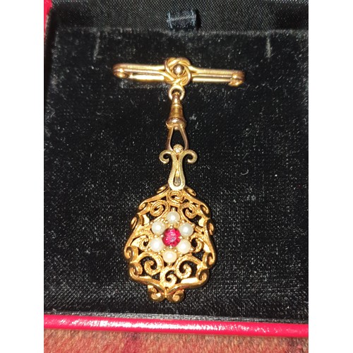 1 - Stunning 9Ct Gold Bar Brooch With Large Drop Pendant Seed Pearls And Garnet Centre Stone 6.5 g