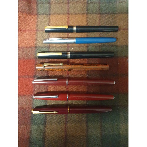 17 - A Selection Of Vintage Pens To Include 14ct Gold Nib Parker Fountain Pen Osmiroid, Platignum Etc