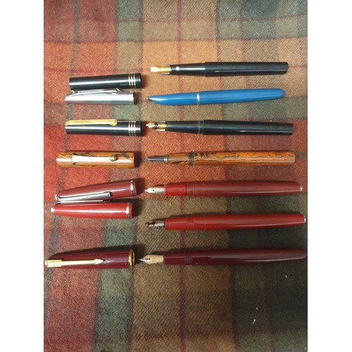 17 - A Selection Of Vintage Pens To Include 14ct Gold Nib Parker Fountain Pen Osmiroid, Platignum Etc