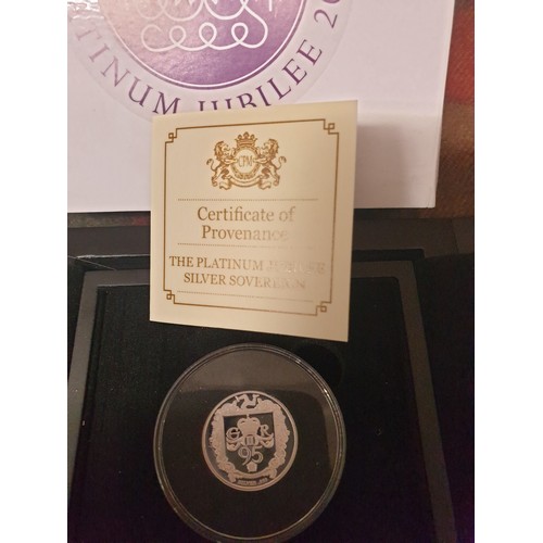 9U - 2022 Queen Elizabeths Platignum Jubilee Pure Silver 999 Sovereign With Box And Certificate Mint