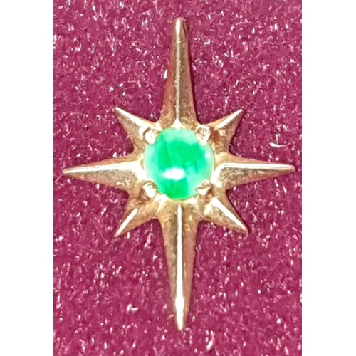 2 - 14 ct Gold Star Pendant With Green Stone Centre 1.2 G