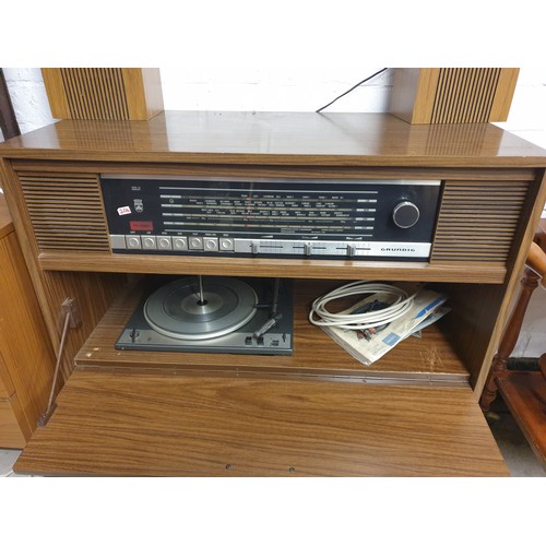 206 - A mid century Grundig Hi Fi With Tuner Radio and Record Player