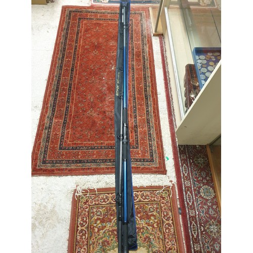 62 - Top Quality Magnifica International Deluxe Beachcaster 13 ft Rod And Bag With Sonic SK5 13FT Beachca... 