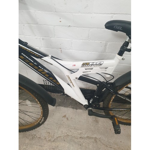 378 - Top Quality 900 Sabre Sports Double Disc Technology Mountain Bike With Heavy Duty Suspension Shimano... 