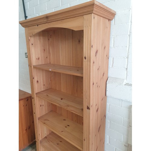 268 - Top Quality Large Pitch Pine 5 Shelf Bookcase / Display Case 193 x 90 x 32 cm