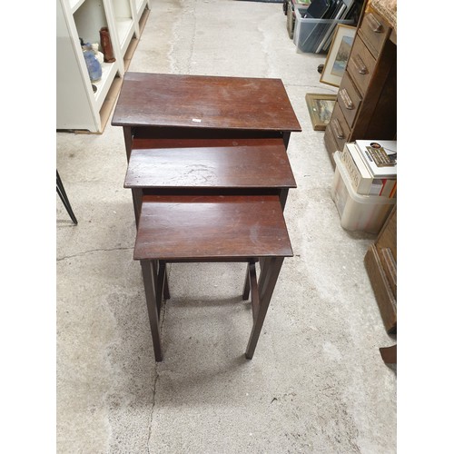 427 - Small Nest Of Vintage Tables