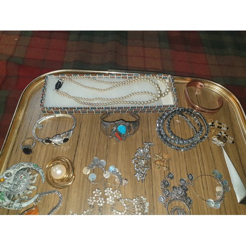 45 - A Tray Of Good Quality Costume Jewellery Including Bracelets, Ring Necklaces etc