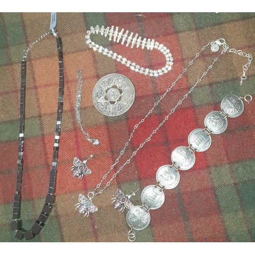 40 - A Selection Of Costume Jewellery To Include Silver &  Diamante etc