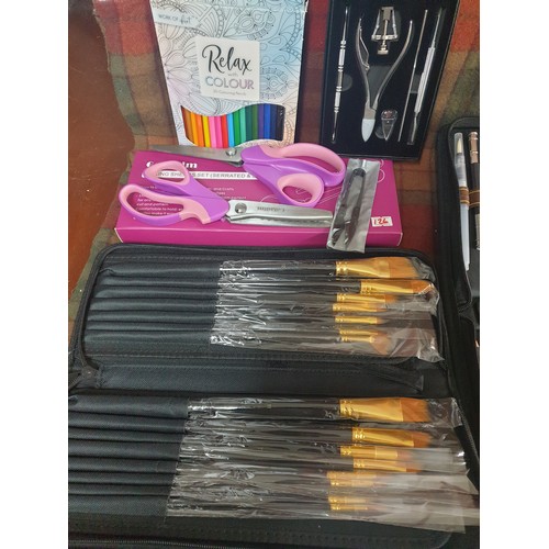 126 - Selection Of Good Quality Arts And Crafts Artists Paint Brushes, Colouring Pencils Drawing Pencils P... 