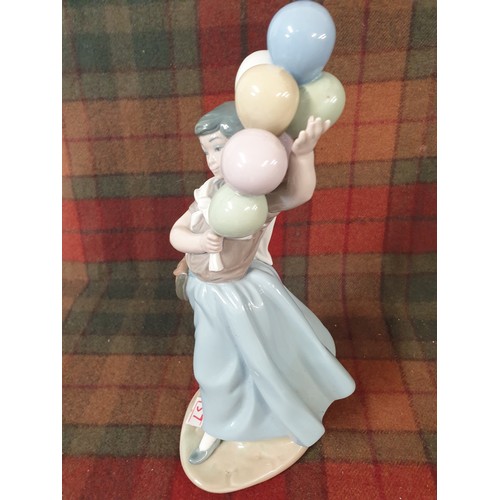 137 - Rare Lladro The Balloon Seller 28cms Tall