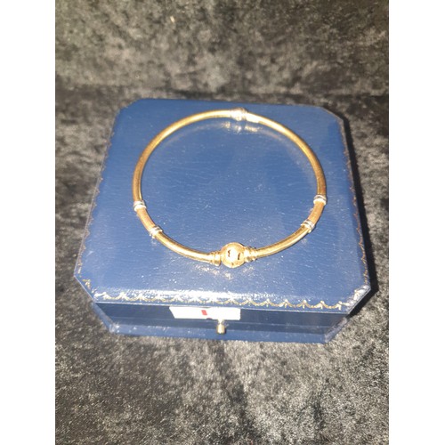 1 - 18ct Gold Bangle With White And Yellow Gold Design 8.3 g