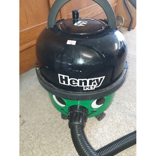 341 - Green Henry Hoover Pet Working