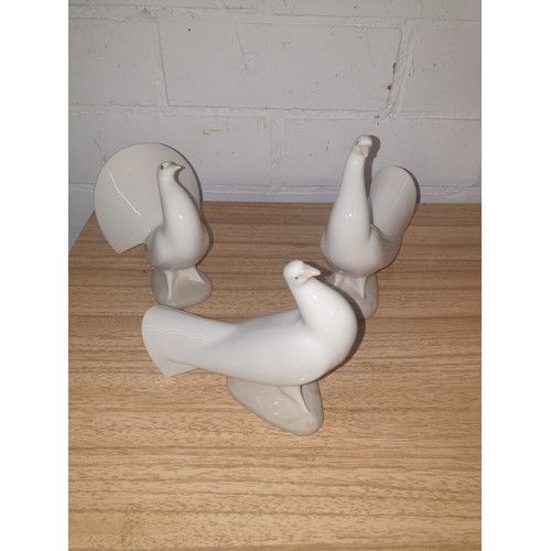 115 - 3 Nao White Doves Of Peace