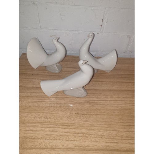115 - 3 Nao White Doves Of Peace