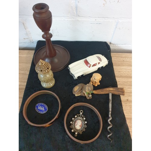 140 - Small Box Of Collectables