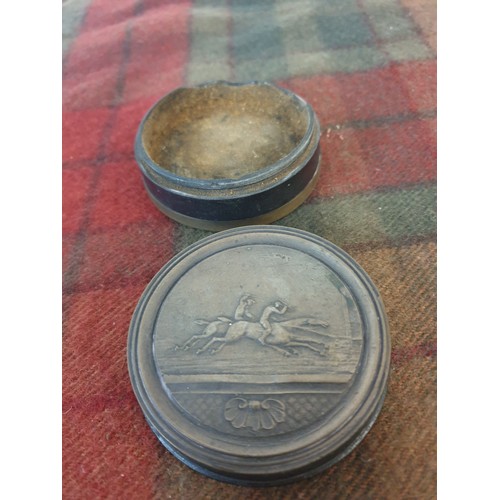 104 - Vintage Horse Racing Snuff Box a/f