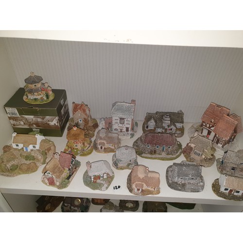 120 - Shelf Of Lilliput Lane Houses etc