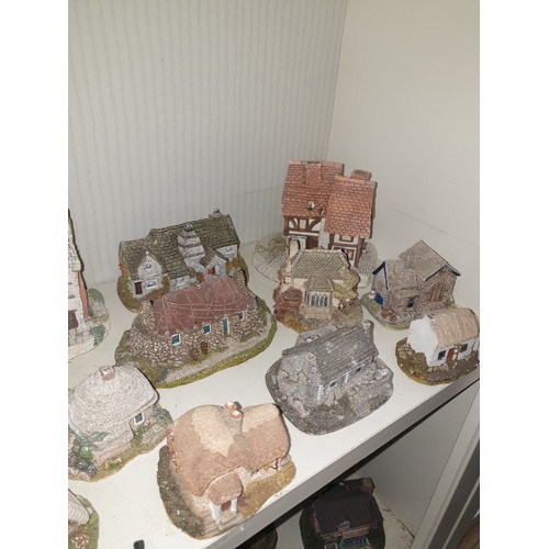 120 - Shelf Of Lilliput Lane Houses etc