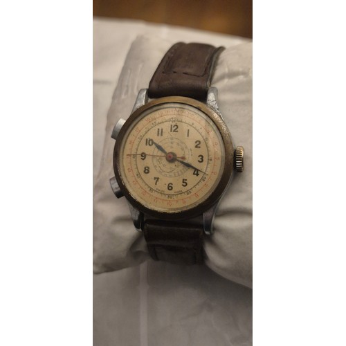 69 - Rare WW2 US Navy Pilots Watch With original leather strap [Requires Service]