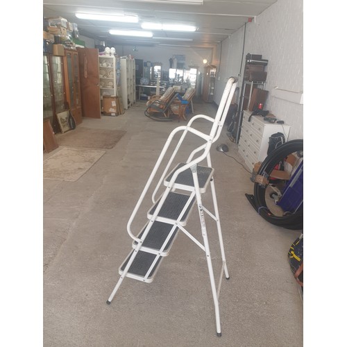 313 - Heavy Duty Set Step Ladders With Safety Hand Rail And Non Slip Treads