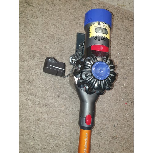 369A - Dyson V 8 Absolute Cordless Hoover With Charger Working Order