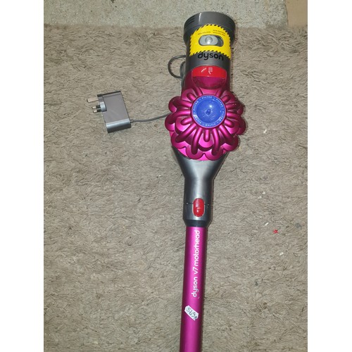 369B - Dyson V 7 Motorhead Cordless Hoover With Charger Working