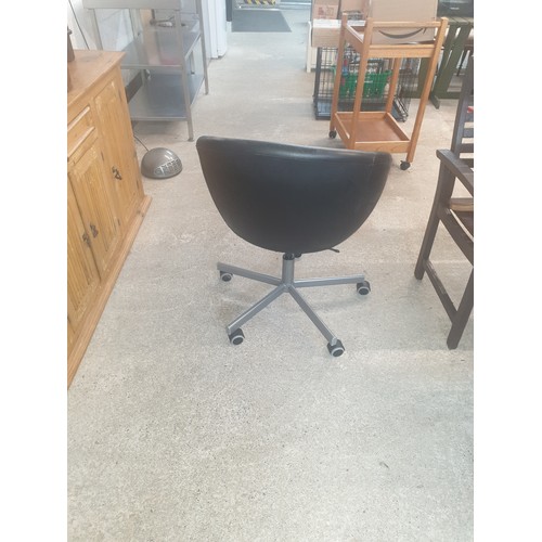 277 - Contemporary Modern Tub Chair.