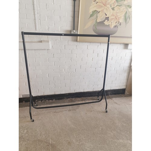 263 - Large Portable Clothes Rack 155cm High, 152cm Long Comes Apart For Easy Transportation 4 Pieces