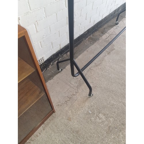 263 - Large Portable Clothes Rack 155cm High, 152cm Long Comes Apart For Easy Transportation 4 Pieces