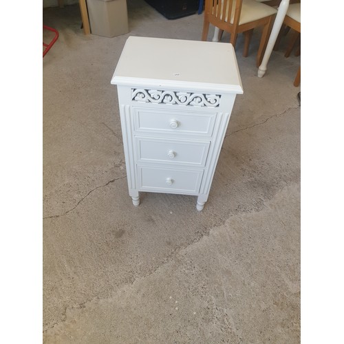252 - Contemporary Nice White 3 Drawer Chest With Front Carved Freize