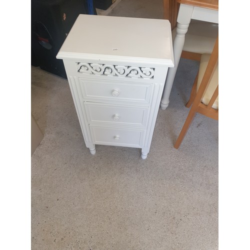 252 - Contemporary Nice White 3 Drawer Chest With Front Carved Freize