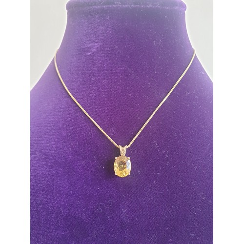 9 - 14 ct Gold Snake Style Necklace set with Yellow Stone 14ct Pendant.  3.83grams.