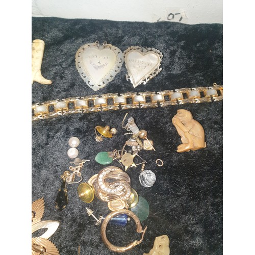 35 - Selection Of Costume Jewellery To Include Silver Filligree Brooch etc