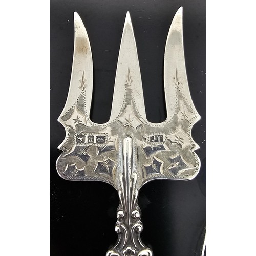 40 - Collection of Silver & Silver plated items; Birmingham Silver trident fork, Silver button Hook & oth... 