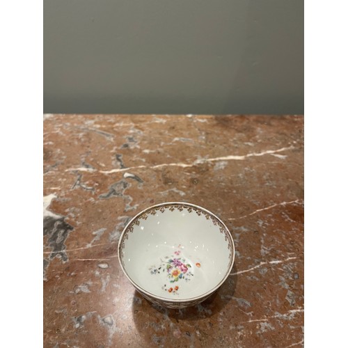 66 - A Chinese famille rose porcelain bowl. Qianlong, 18th century.Condylis CollectionDimensions:4.5 cm (... 