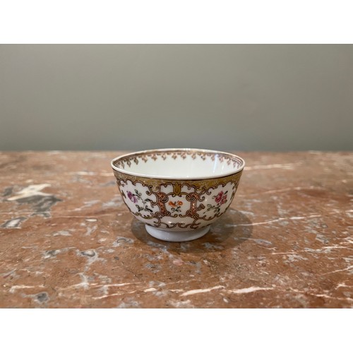 66 - A Chinese famille rose porcelain bowl. Qianlong, 18th century.Condylis CollectionDimensions:4.5 cm (... 