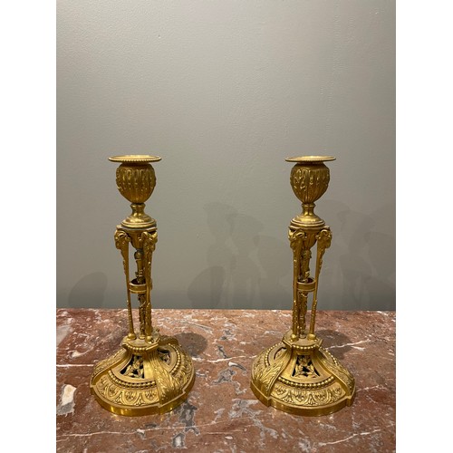 85 - A pair of Restauration ormolu candlesticks (circa 1820). Each with a pierced tripartite and vine-wra... 